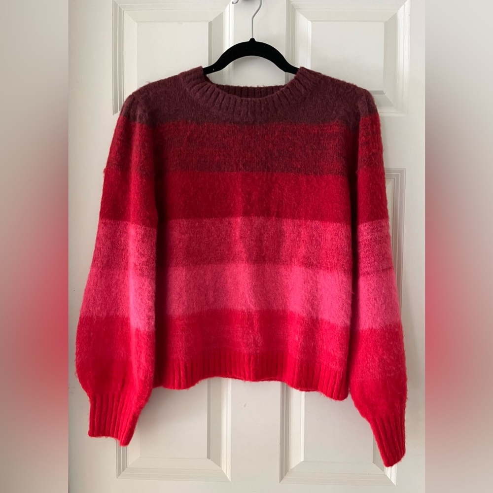 Women’s Lucy Paris Ombre sweater in hues of red.  Slight puff sleeves, size L